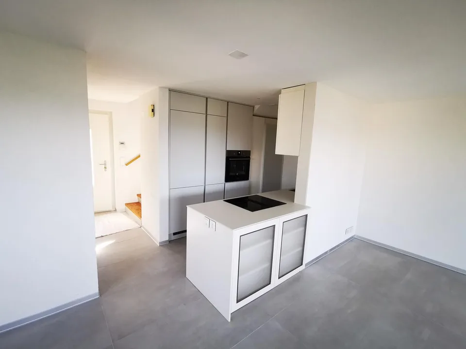 Casa a due famiglie nella regione di Zurigo con vista sul lago!