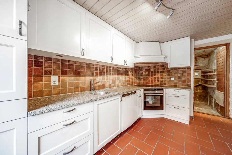 Autentica casa di villaggio con giardino piacevole e potenziale di ristrutturazione – foto 5 di 12