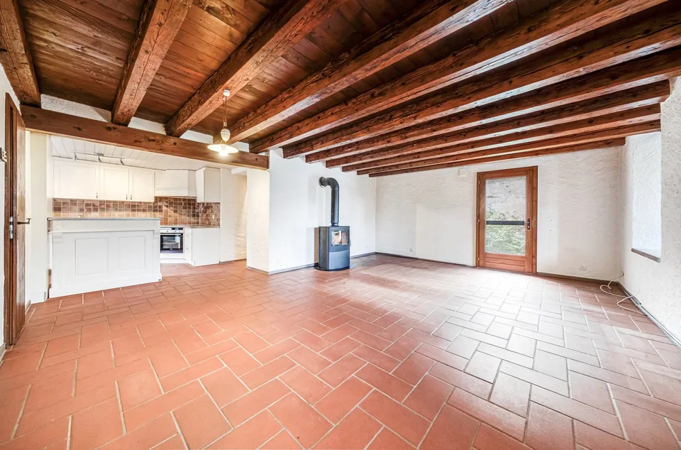 Autentica casa di villaggio con giardino piacevole e potenziale di ristrutturazione – foto 2 di 12