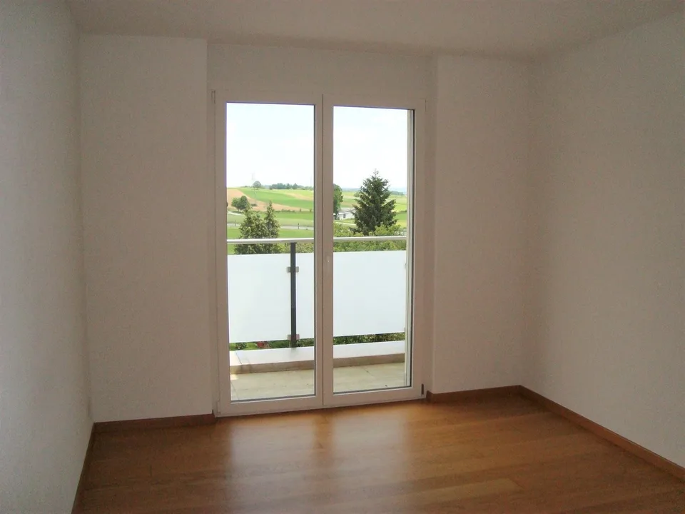 Moderne Attikawohnung mit sonniger Terrasse und Blick ins Grüne