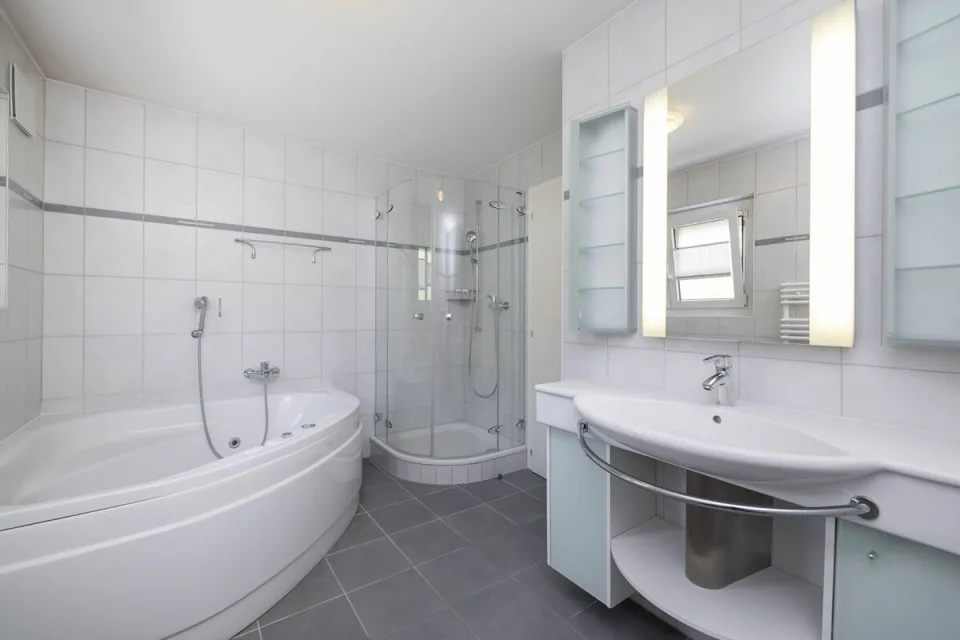 Prächtige 6-Zimmer-Villa mit 297 m2 und einem atemberaubenden Außenbereich – Foto 15 von 30