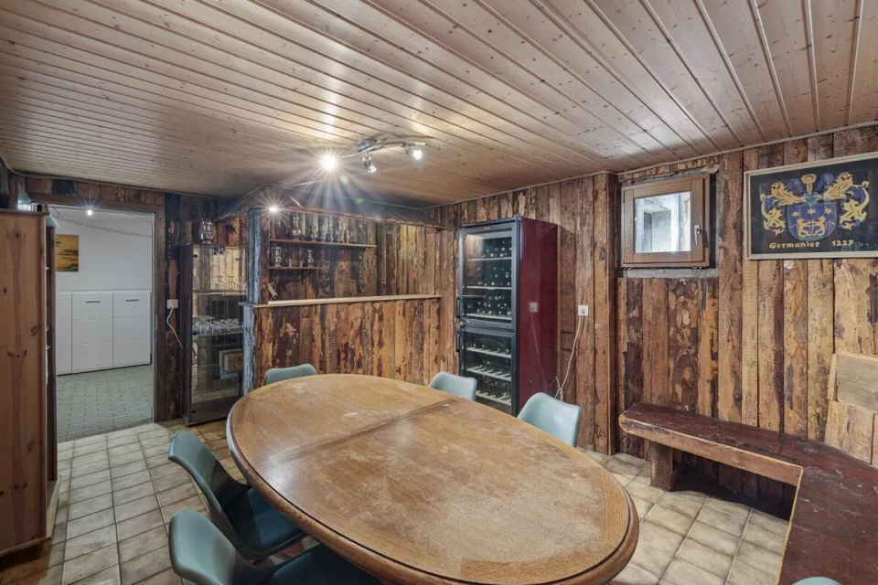 Prächtige 6-Zimmer-Villa mit 297 m2 und einem atemberaubenden Außenbereich – Foto 25 von 30