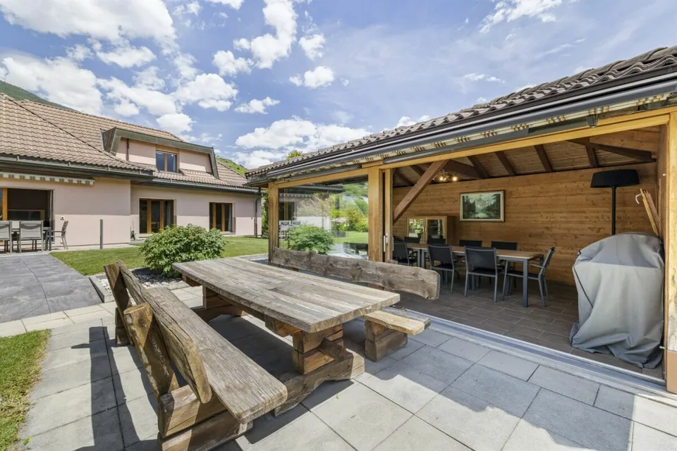 Prächtige 6-Zimmer-Villa mit 297 m2 und einem atemberaubenden Außenbereich – Foto 23 von 30