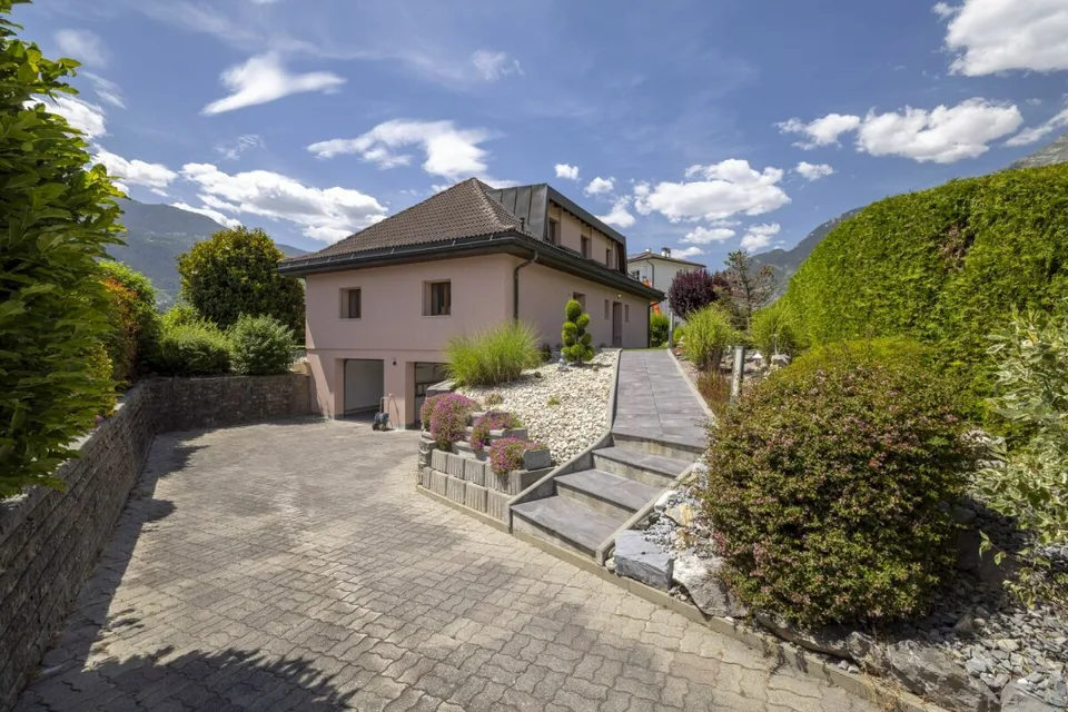 Prächtige 6-Zimmer-Villa mit 297 m2 und einem atemberaubenden Außenbereich – Foto 19 von 30