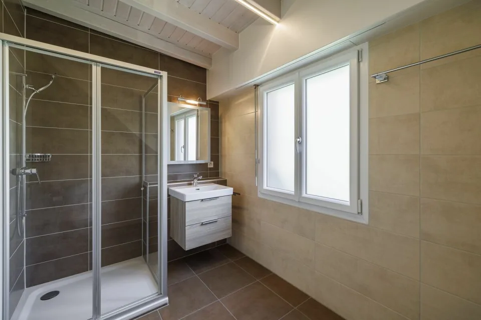 Prächtige 6-Zimmer-Villa mit 297 m2 und einem atemberaubenden Außenbereich – Foto 16 von 30