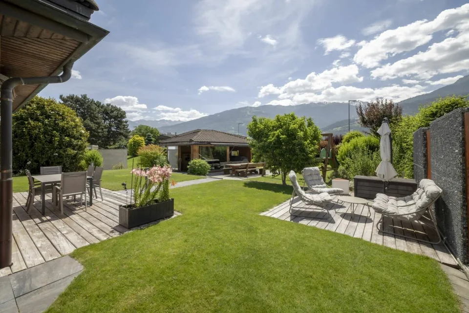 Prächtige 6-Zimmer-Villa mit 297 m2 und einem atemberaubenden Außenbereich – Foto 24 von 30