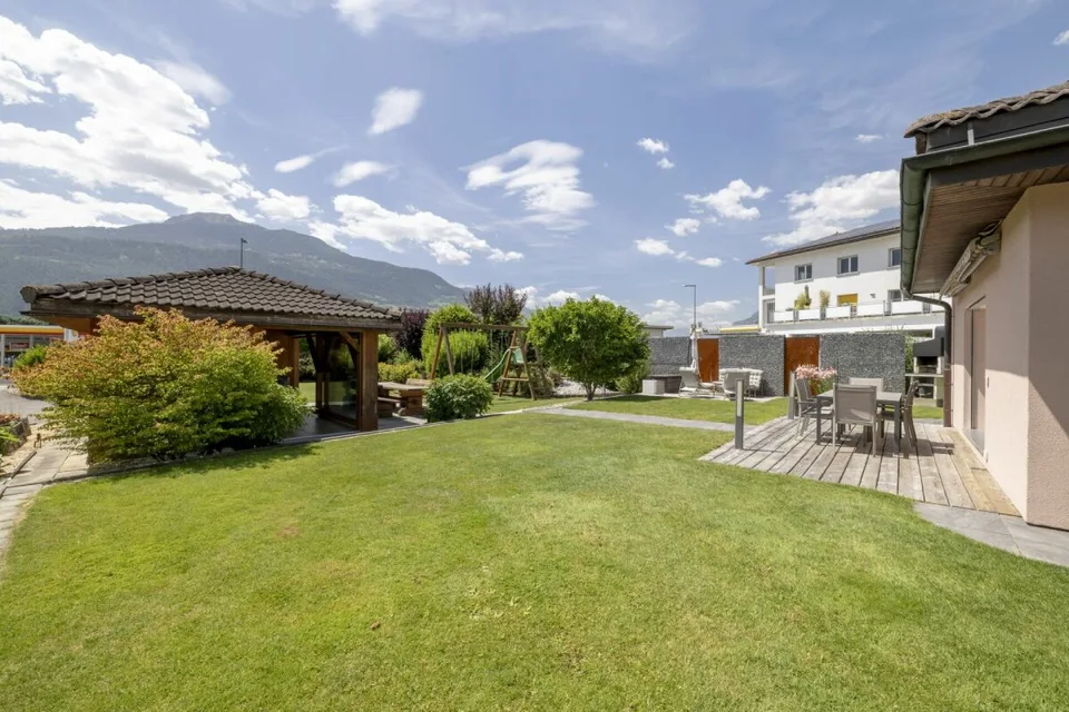Prächtige 6-Zimmer-Villa mit 297 m2 und einem atemberaubenden Außenbereich – Foto 21 von 30