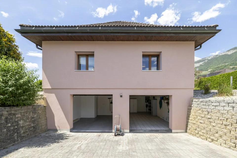 Prächtige 6-Zimmer-Villa mit 297 m2 und einem atemberaubenden Außenbereich – Foto 18 von 30