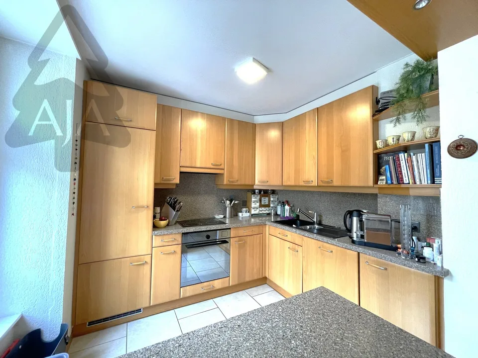 RÉSERVÉ !!! Neuchâtel, spacieux appartement de 3,5 pièces (109 m2) avec balcon et garage individuel – photo 6 sur 13