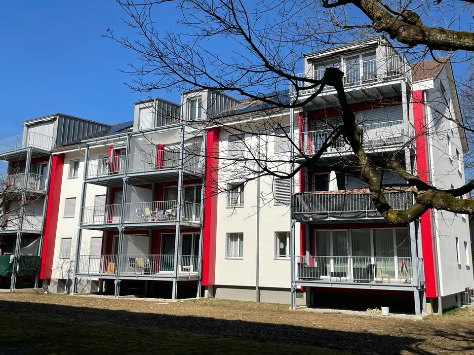 Helle, grosszügige 4-Zimmer-Wohnung an ruhiger Lage – Foto 2 von 12