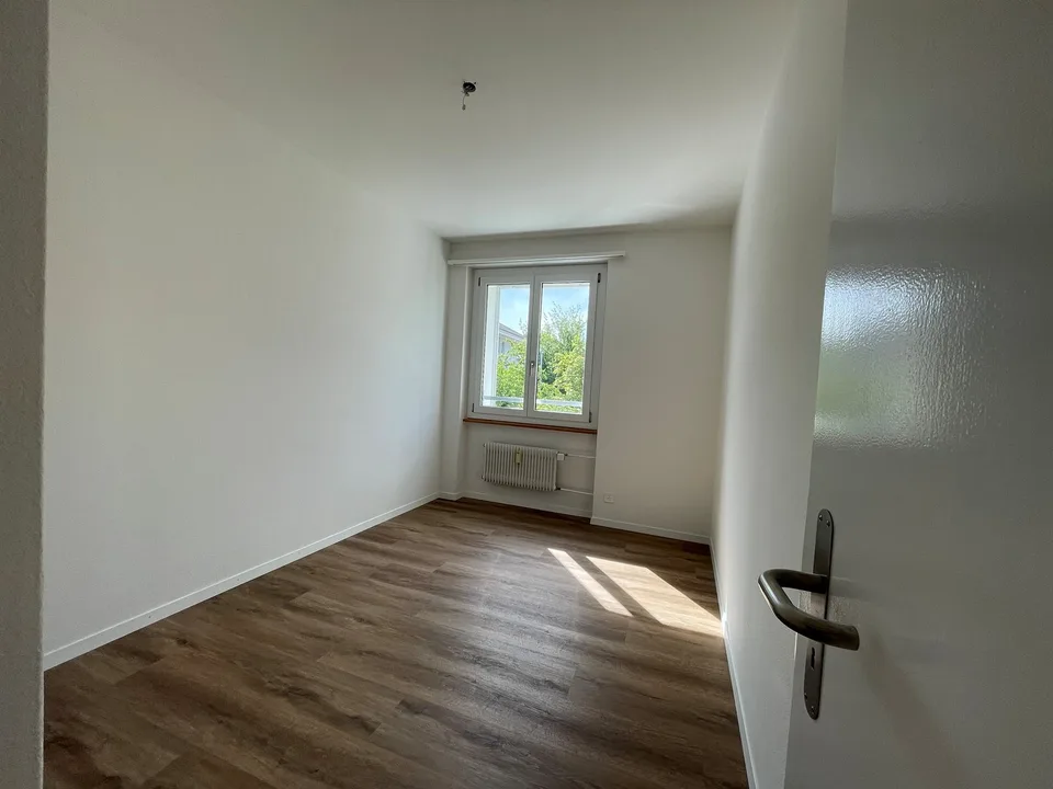Helle, grosszügige 4-Zimmer-Wohnung an ruhiger Lage – Foto 5 von 12