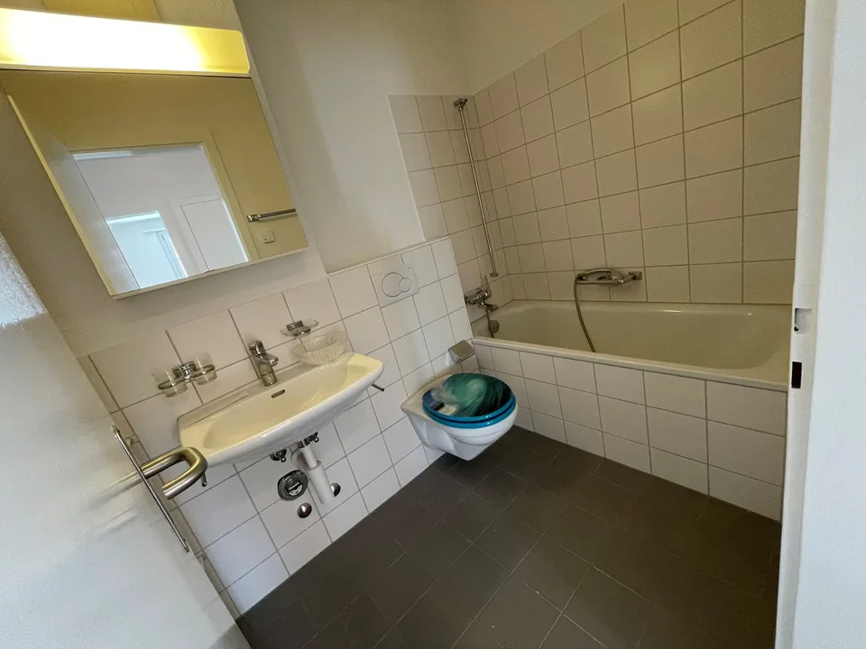 Helle, grosszügige 4-Zimmer-Wohnung an ruhiger Lage – Foto 7 von 12