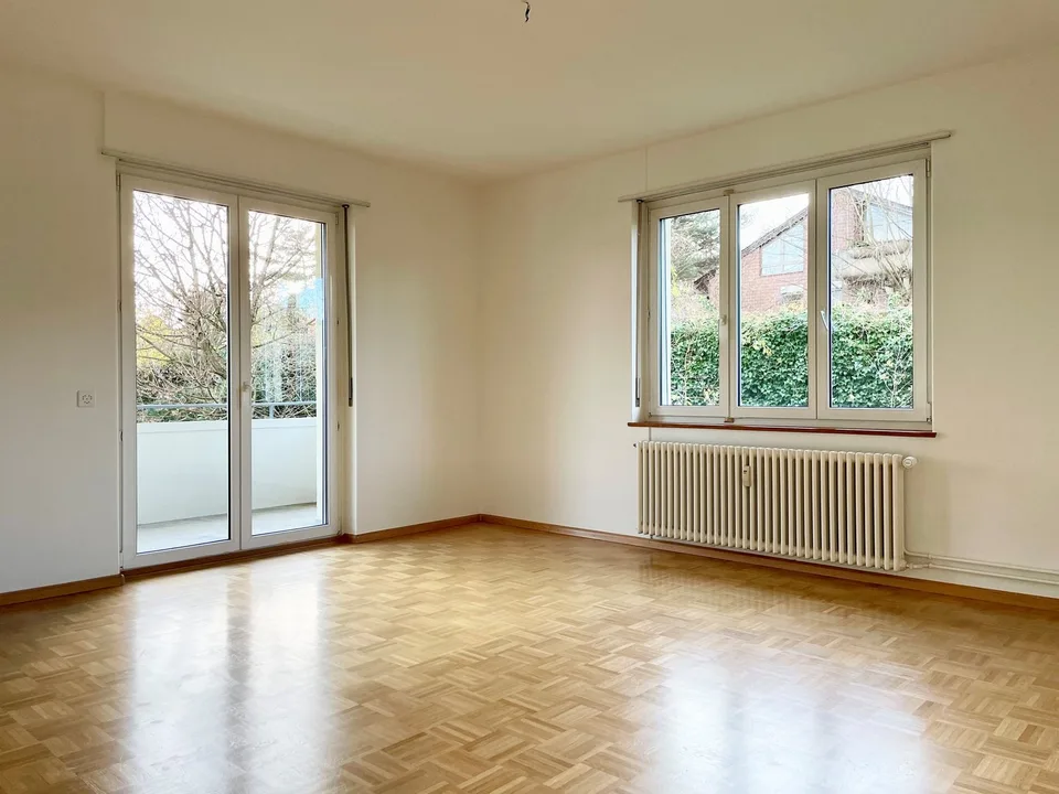 Grosszügige und ruhige 2.5-Zimmerwohnung 65m2 nähe ÖV