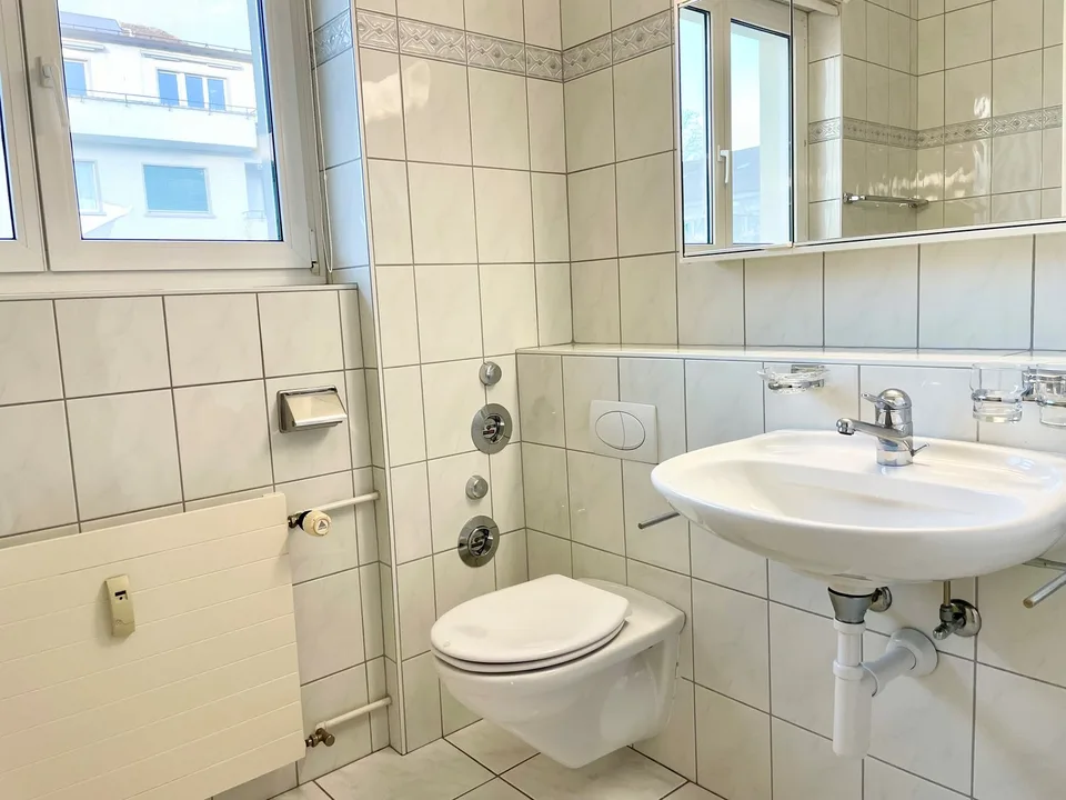 Grosszügige und ruhige 2.5-Zimmerwohnung 65m2 nähe ÖV