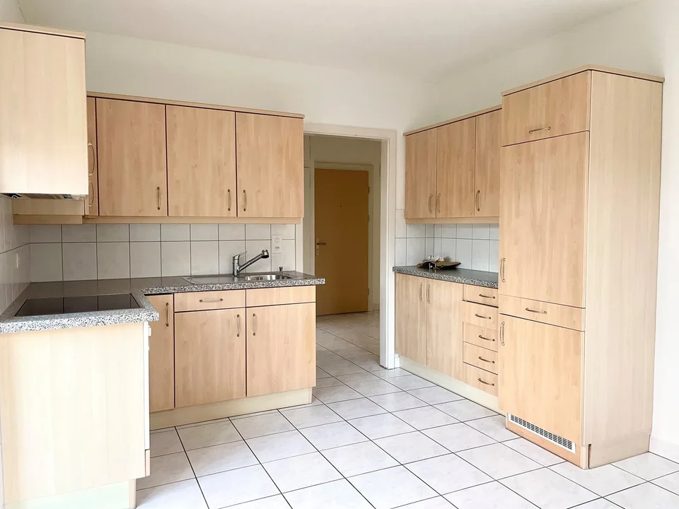Grosszügige und ruhige 2.5-Zimmerwohnung 65m2 nähe ÖV