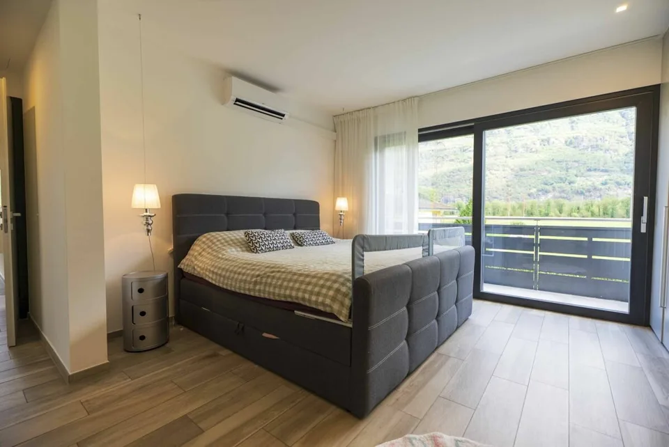 Wir verkaufen eine moderne und komfortable Villa mit Garten – Foto 12 von 15