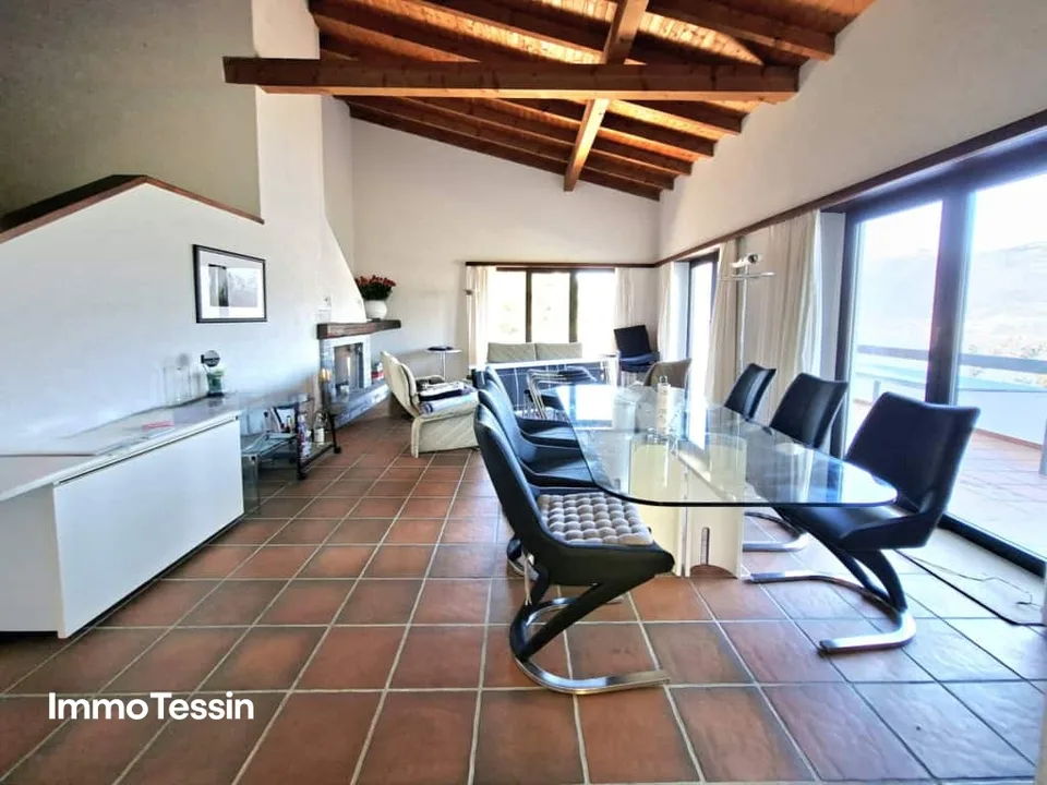 Beautiful villa with pool and guest apartment in an exclusive location with fantastic 180-degree lake view over Lake Maggiore – photo 8 of 13