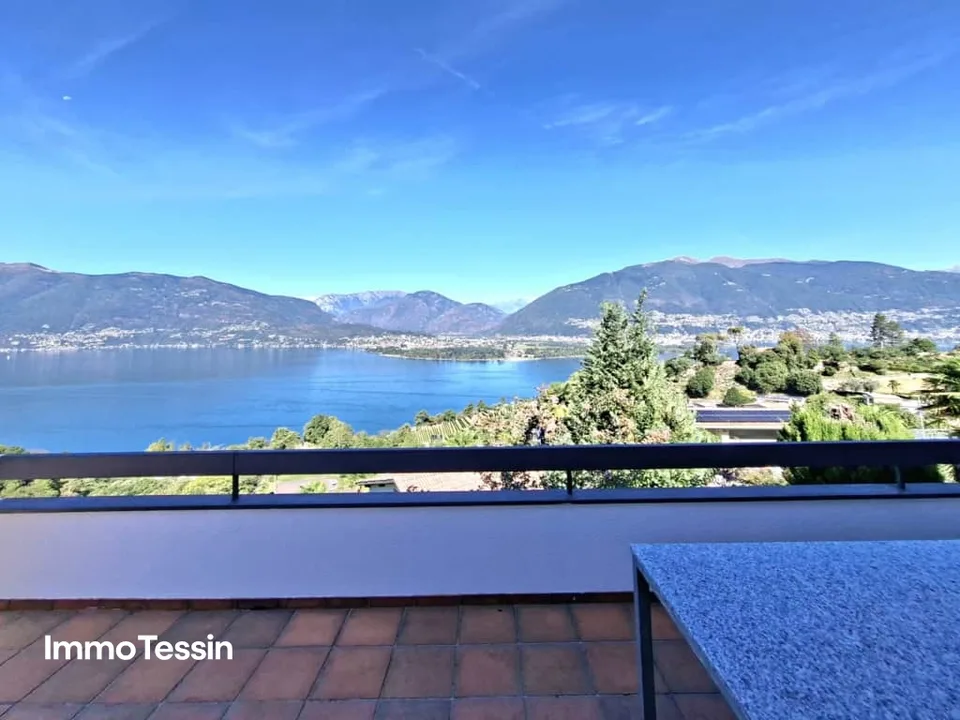 Beautiful villa with pool and guest apartment in an exclusive location with fantastic 180-degree lake view over Lake Maggiore – photo 6 of 13