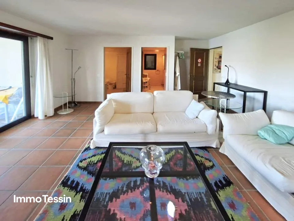 Beautiful villa with pool and guest apartment in an exclusive location with fantastic 180-degree lake view over Lake Maggiore – photo 13 of 13