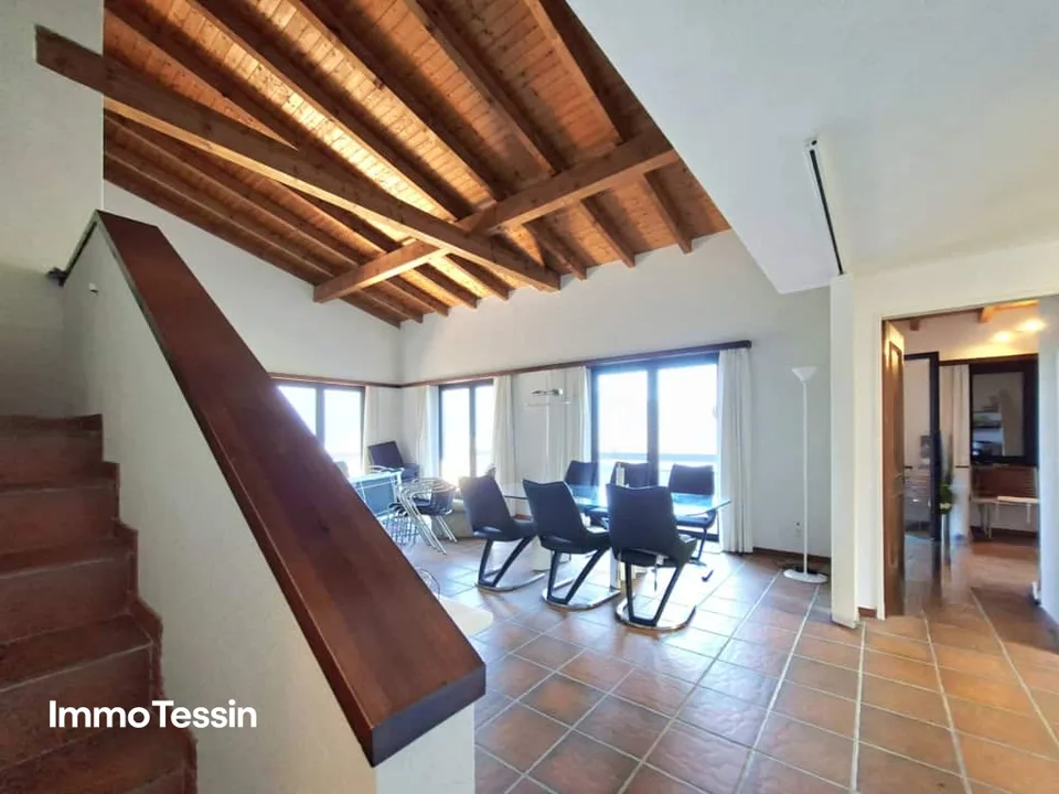 Beautiful villa with pool and guest apartment in an exclusive location with fantastic 180-degree lake view over Lake Maggiore – photo 9 of 13
