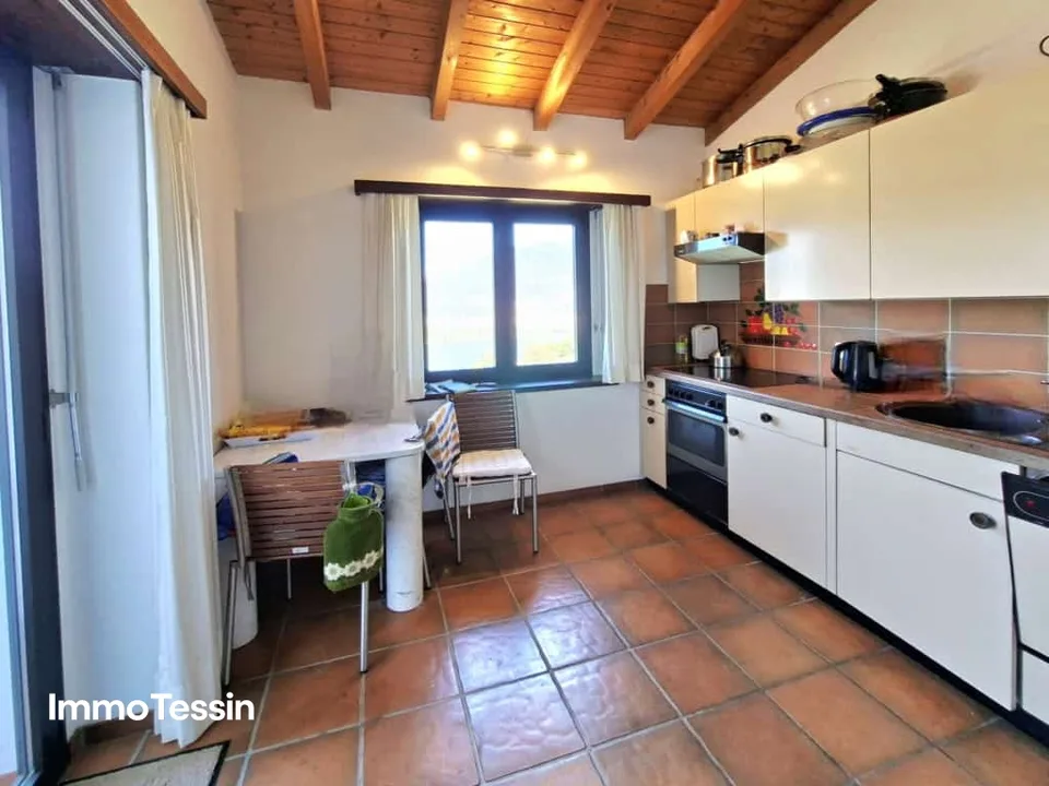 Beautiful villa with pool and guest apartment in an exclusive location with fantastic 180-degree lake view over Lake Maggiore – photo 11 of 13