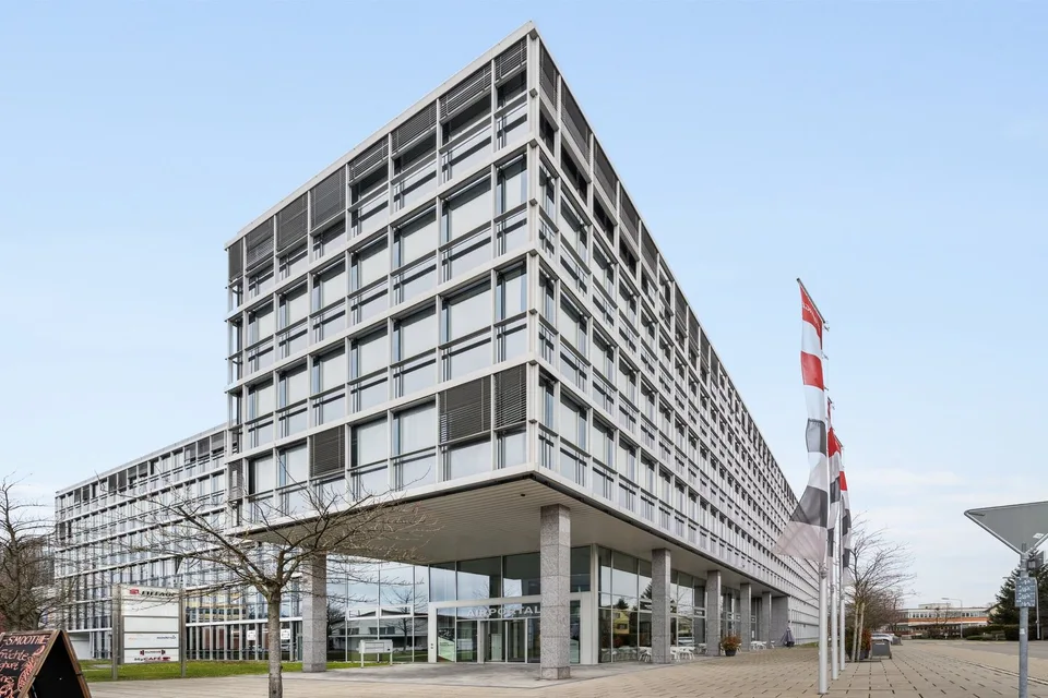 Neuer Hauptsitz mit exklusiver Dachterrasse und 90 Parkplätzen – Foto 9 von 9