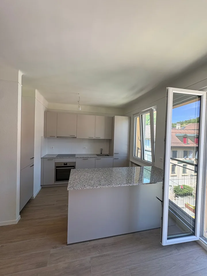 Delizioso appartamento di 3,5 locali con ampio balcone a Vallorbe