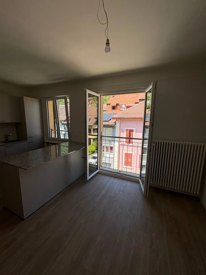 Delizioso appartamento di 3,5 locali con ampio balcone a Vallorbe