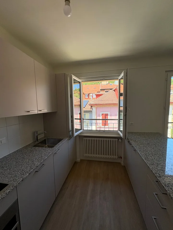 Delizioso appartamento di 3,5 locali con ampio balcone a Vallorbe