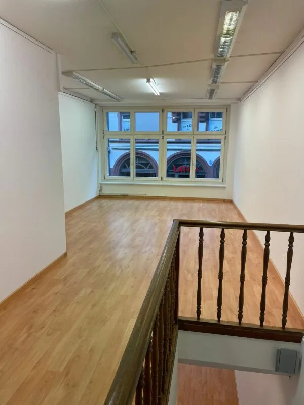 LOCALE COMMERCIALE ESCLUSIVO IN POSIZIONE AAA - A POCHI PASSI DA BARFÜSSERPLATZ – foto 8 di 9