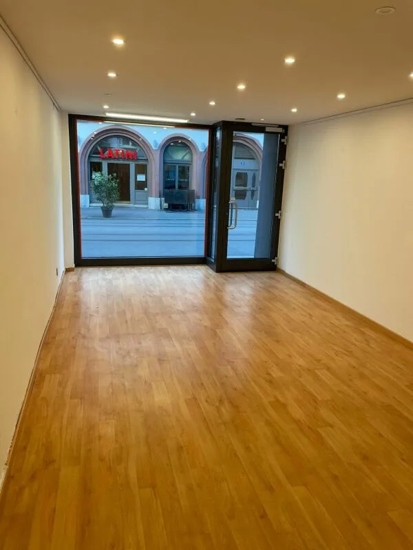 LOCALE COMMERCIALE ESCLUSIVO IN POSIZIONE AAA - A POCHI PASSI DA BARFÜSSERPLATZ – foto 7 di 9