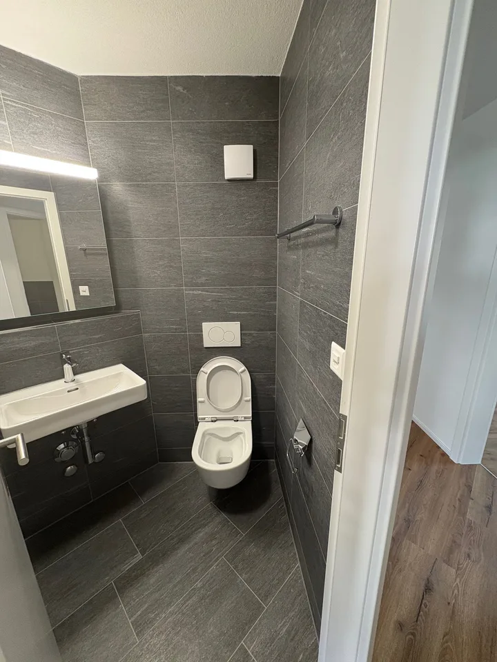 Première location d'un appartement de 4,5 pièces totalement rénové dans un emplacement central à Dietikon – photo 9 sur 14