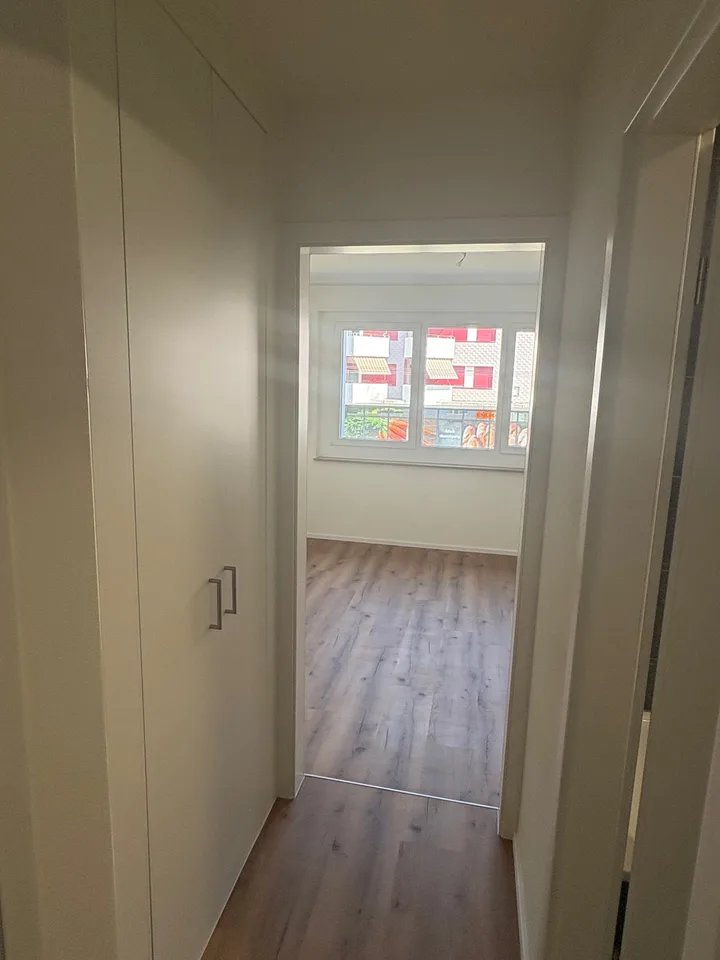 Première location d'un appartement de 4,5 pièces totalement rénové dans un emplacement central à Dietikon – photo 13 sur 14