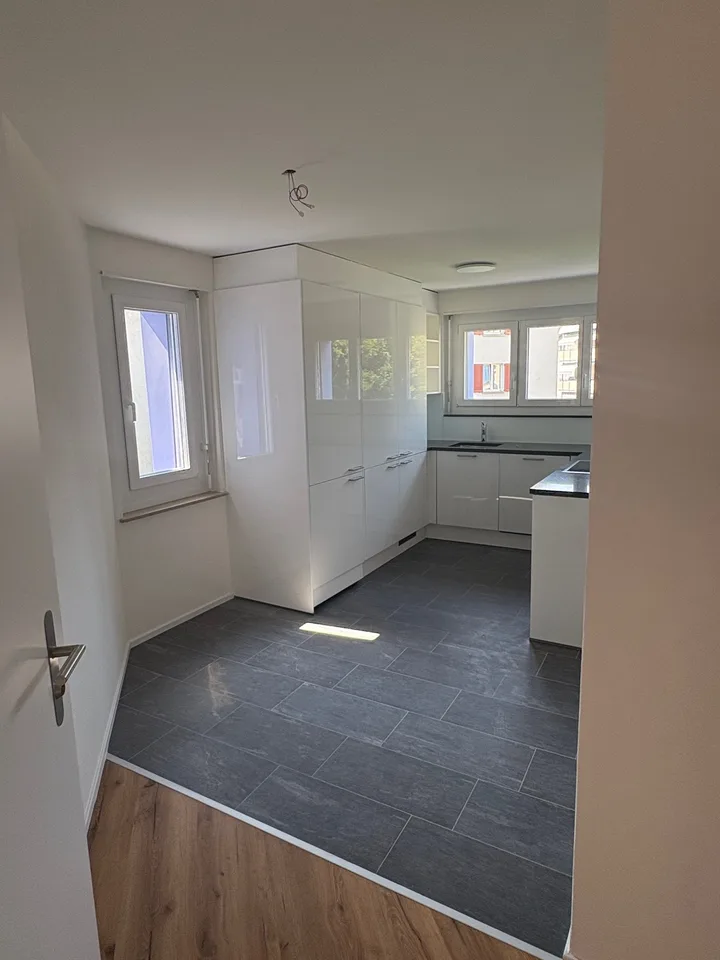 Première location d'un appartement de 4,5 pièces totalement rénové dans un emplacement central à Dietikon – photo 12 sur 14