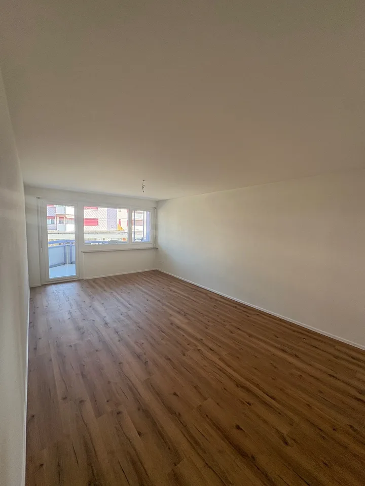 Première location d'un appartement de 4,5 pièces totalement rénové dans un emplacement central à Dietikon – photo 5 sur 14