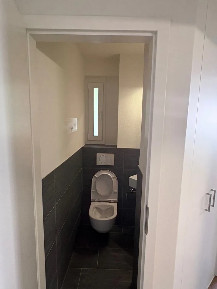 Première location d'un appartement de 4,5 pièces totalement rénové dans un emplacement central à Dietikon – photo 11 sur 14