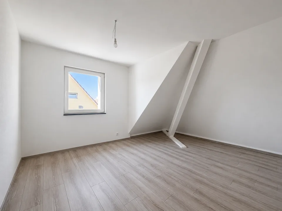 Charmante 2 Zimmer Wohnung im DG - Erstbezug nach Sanierung