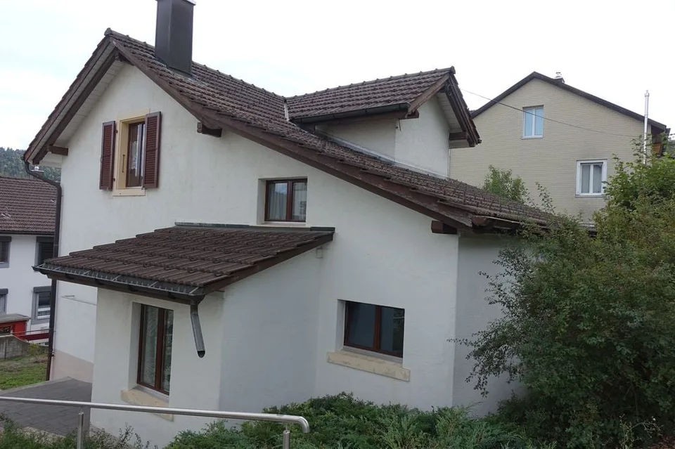 Tramelan - Familienhaus mit 5 1/2 Zimmern im Ortszentrum – Foto 3 von 12
