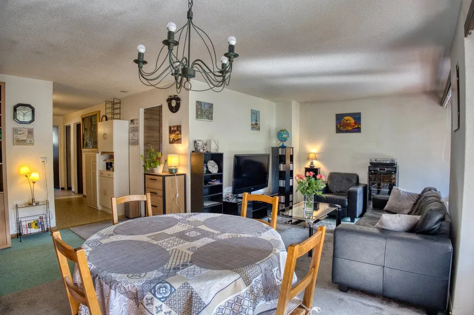 Sunny 4.5-room flat close to local amenities – photo 2 of 13