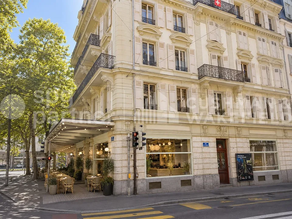 Arcade commerciale équipée de 495 m², vitrine de plain-pied avec terrasse - Tunnel 20 – photo 3 sur 8