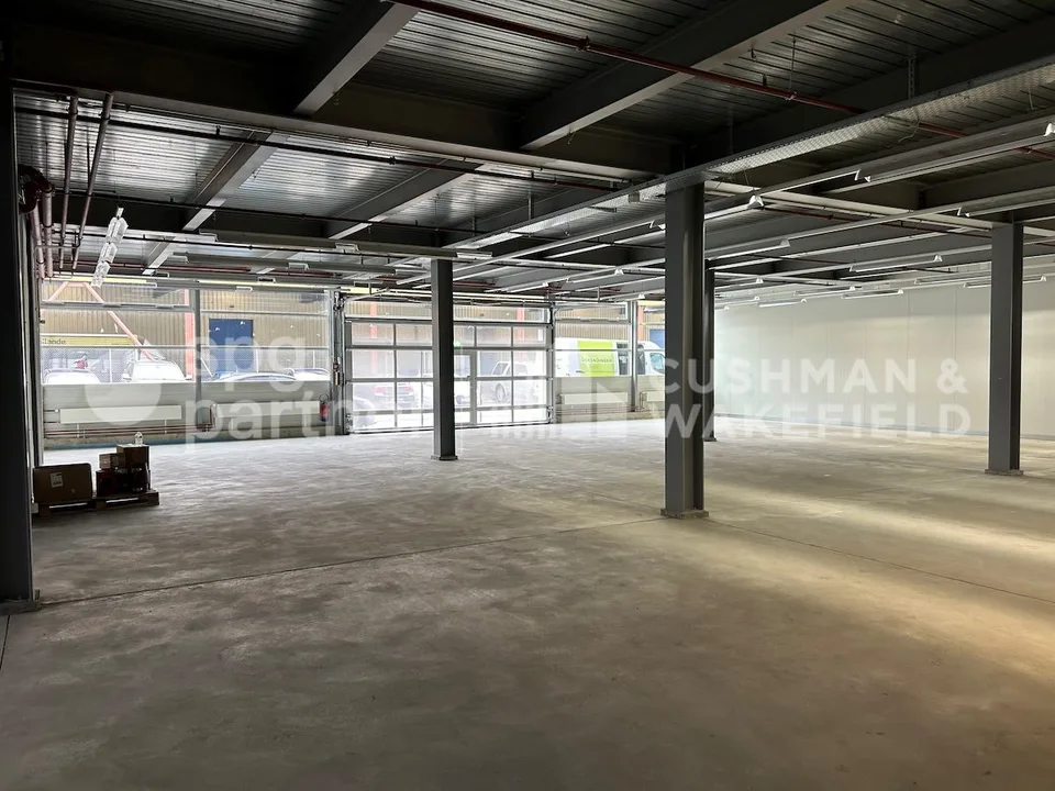 Plug & Play workshops and offices in a strategic area - Champ Colin – photo 7 of 10