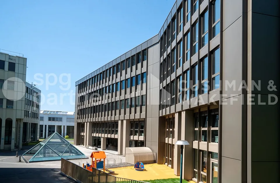 EQUINOXE Customized administrative surfaces with panoramic rooftop – photo 3 of 8