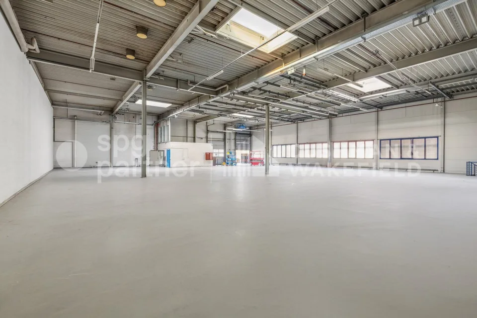 Locaux industriels avec sous-sol et équipements techniques complets - Collège 43 – photo 10 sur 11