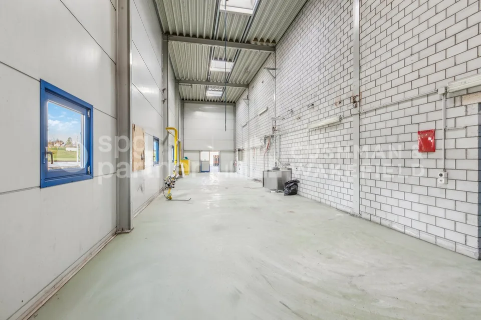 Locaux industriels avec sous-sol et équipements techniques complets - Collège 43 – photo 8 sur 11