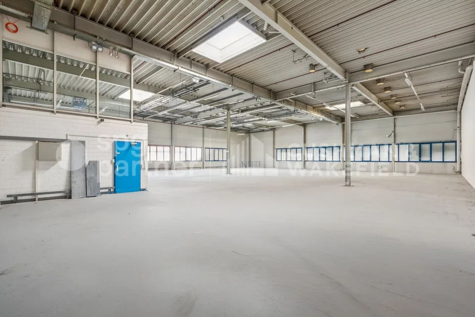 Locaux industriels avec sous-sol et équipements techniques complets - Collège 43 – photo 7 sur 11