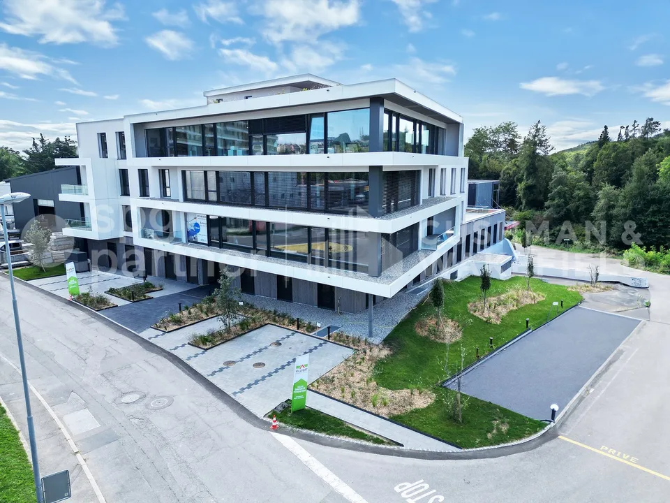 Bureaux, terrasses et rooftop en face du quartier Côté Gare - Mochettaz 7 – photo 2 sur 11