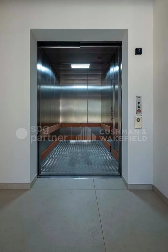 Büros zur Miete in einem neuen und gehobenen Gebäude – Foto 10 von 13
