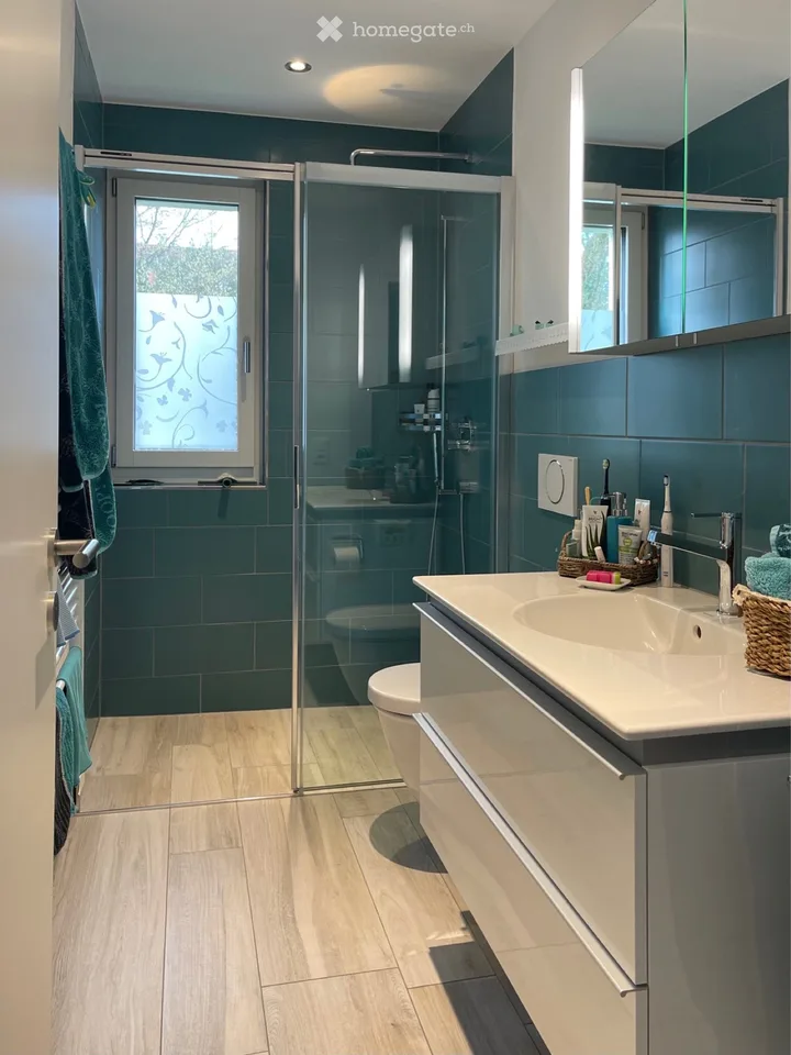 Moderne 3.5 Zimmer Wohnung 90qm in Steuergünstigen Gemeinde