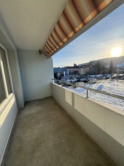 Appartement de 3 pièces accueillant à Reinach avec balcon