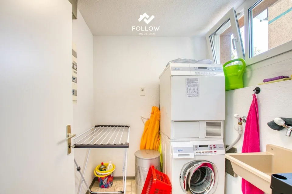 Panoramablick über den Bielersee: Modernisierte Attika-Traumwohnung in Twann – Foto 21 von 23